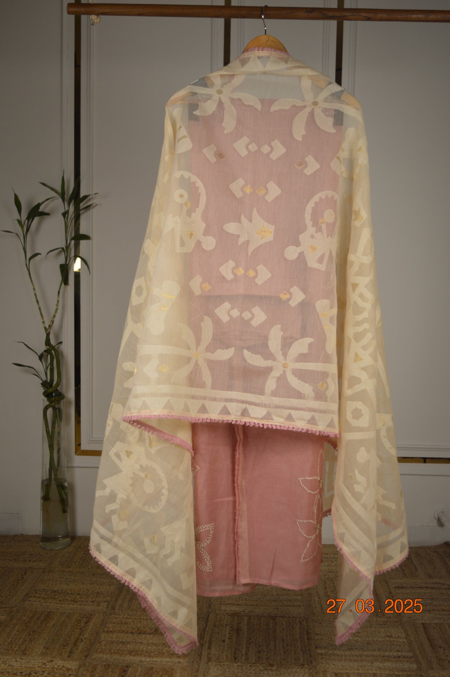 LINEN KNOT