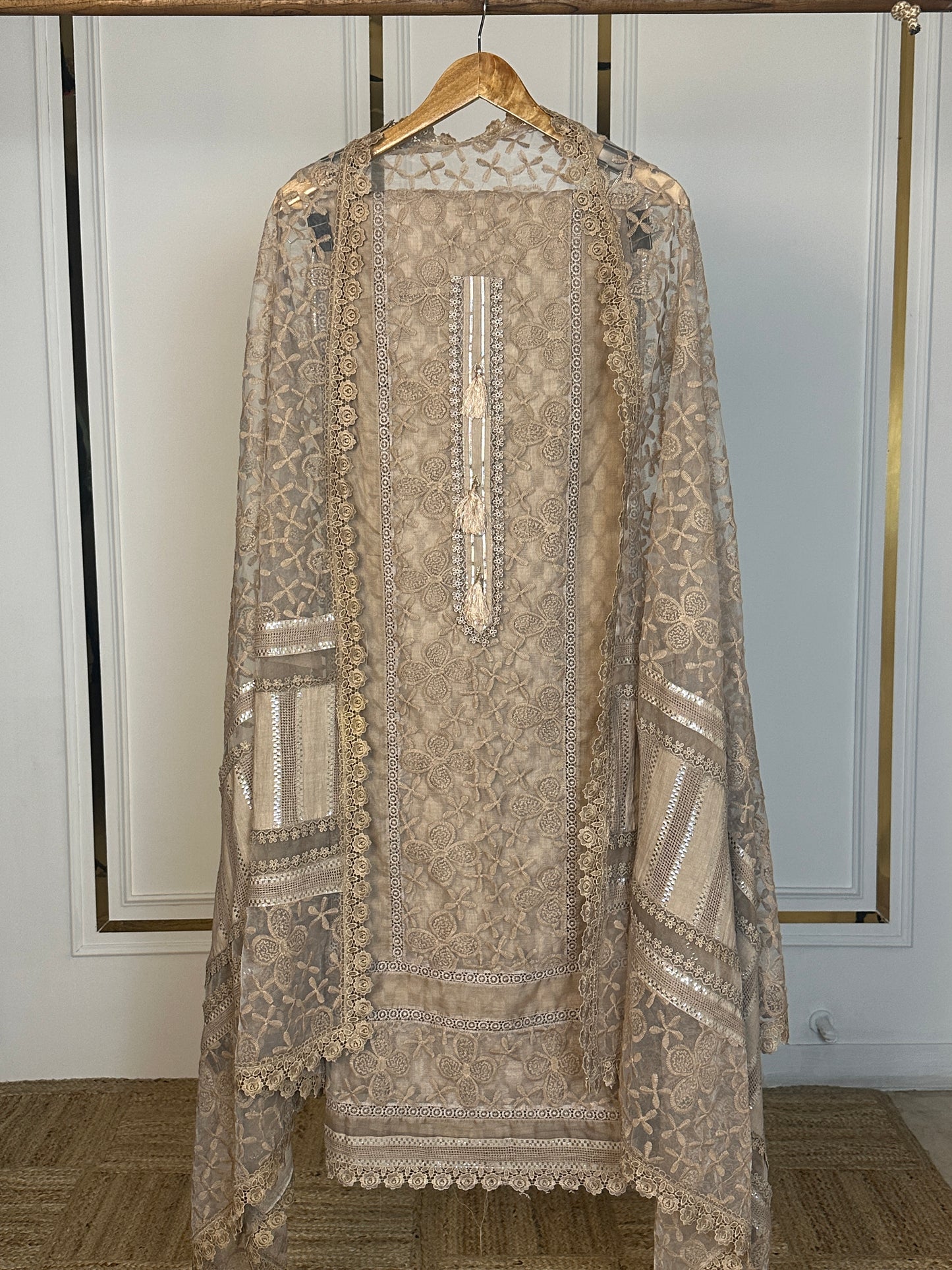 CHIKANKARI BLOOM