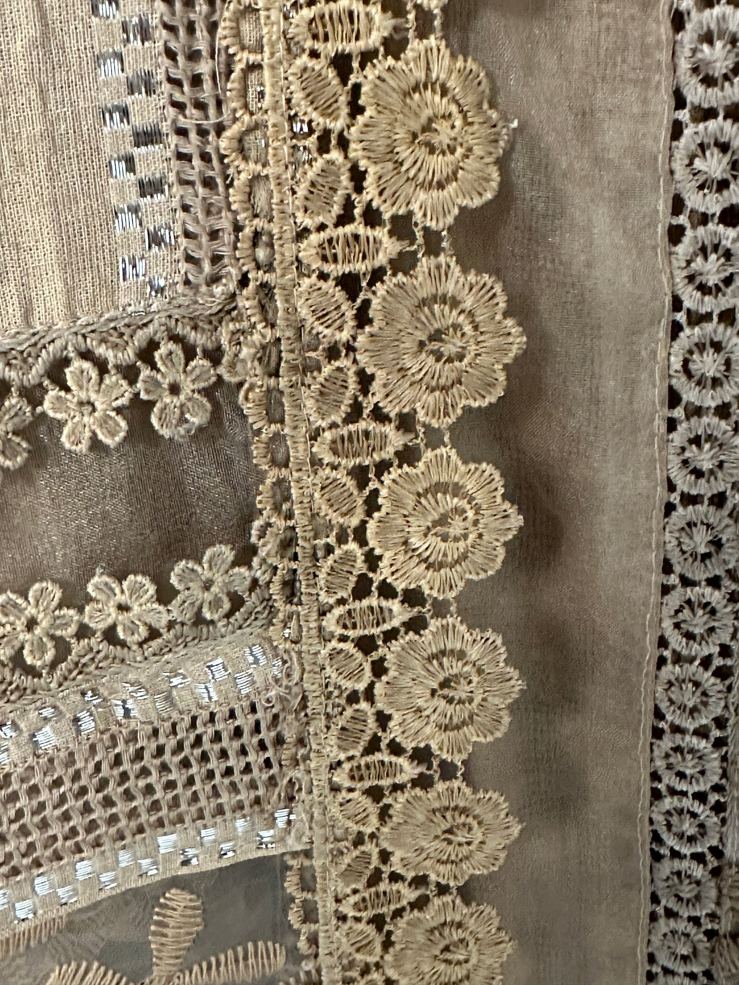 CHIKANKARI BLOOM