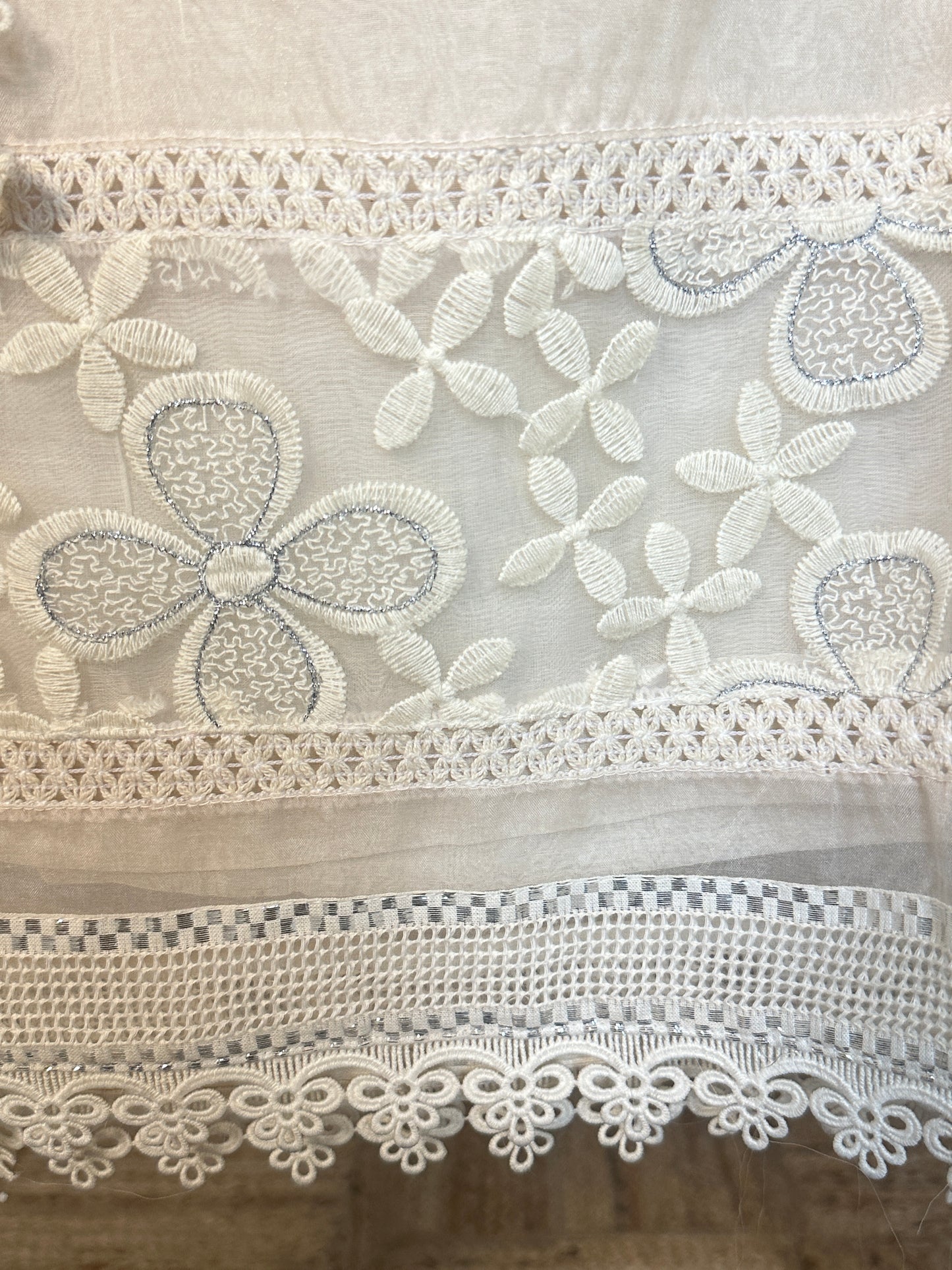 CHIKANKARI BLOOM