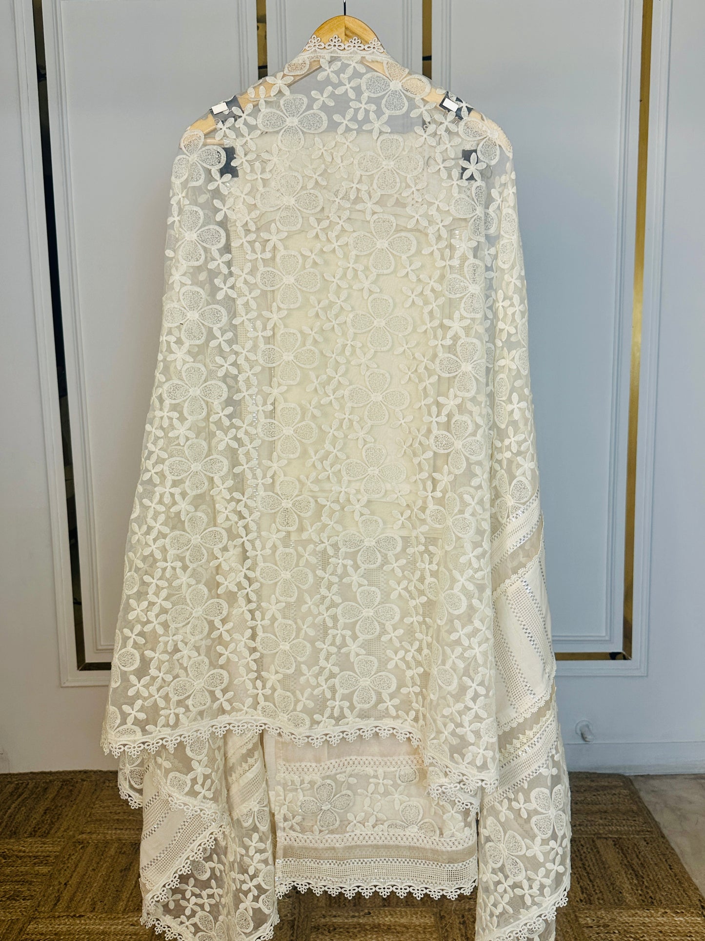 CHIKANKARI BLOOM